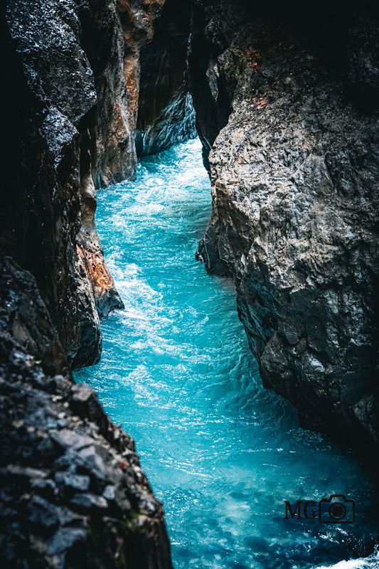 Tosende Strömung in der Klamm